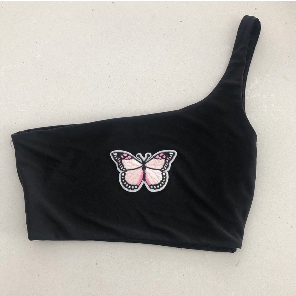 PRETTY LITTLE THING BUTTERFLY CROP TOP
